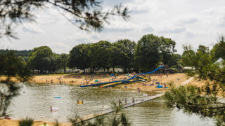 Waterspeeltuin bij meer - Wilsumer Berge - Wilsum, Nedersaksen, Duitsland