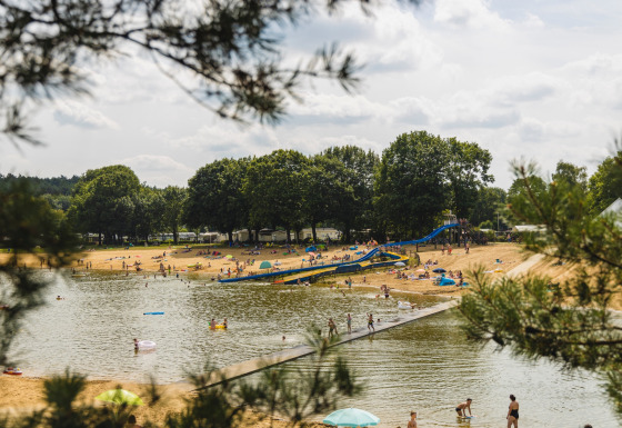 Waterspeeltuin bij meer - Wilsumer Berge - Wilsum, Nedersaksen, Duitsland
