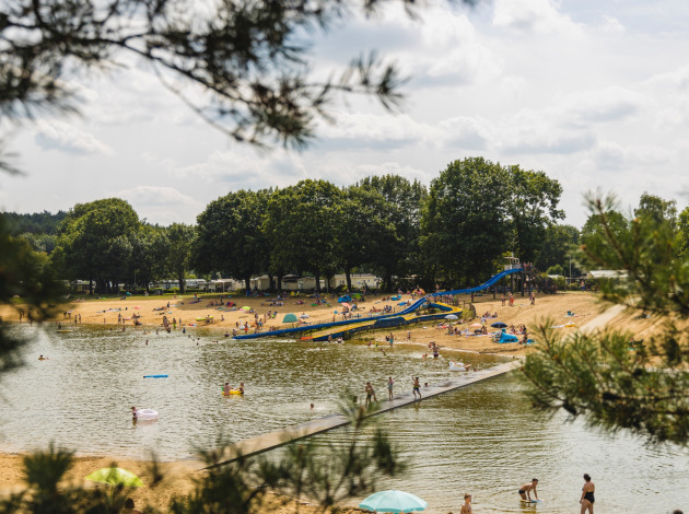 Waterspeeltuin bij meer - Wilsumer Berge - Wilsum, Nedersaksen, Duitsland