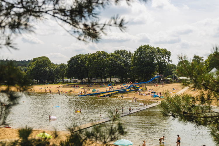 Waterspeeltuin bij meer - Wilsumer Berge - Wilsum, Nedersaksen, Duitsland