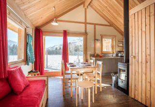 Lys og hyggelig indretning i Chalet Montana Vista, Les Chalets Huttopia Champagny en Vanoise, Frankrig