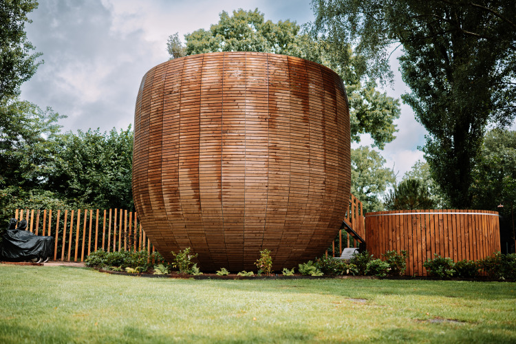 Acogedora casa pequeña The Nutshell con jacuzzi al aire libre y sauna en el parque Den Blanken, Países Bajos.