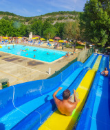 Außenpool mit Wasserrutsche - Better Off Ferienpark La Draille - Souillac, Dordogne, Frankreich
