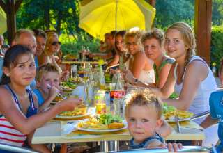 Restaurante para huéspedes - Parque de vacaciones Better Off La Draille - Souillac, Dordoña, Francia
