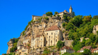 Omgeving stad rondom berg - Beter Uit vakantiepark La Draille - Souillac, Dordogne, Frankrijk