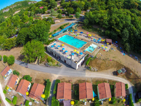 Oversigt over park og pool - Beter Uit feriepark La Draille - Souillac, Dordogne, Frankrig