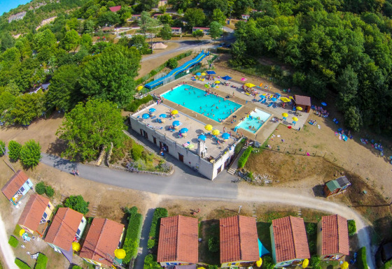 Overview park and pool - Better Uit vacation park La Draille - Souillac, Dordogne, France