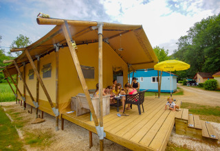 Safaritelt Bordeaux terrasse - Better Off feriepark La Draille - Souillac, Dordogne, Frankrig