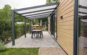 Modern lodge with covered patio, outdoor dining set at Rosendael Comfort with hot tub, Veluwepark de Bosgraaf, Netherlands.