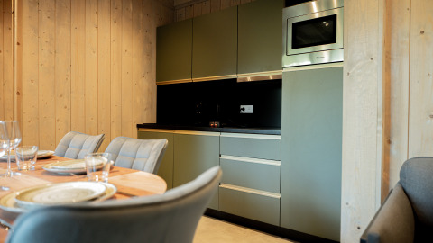 Modern kitchen and dining table at Ecolodge l 2 Slaapkamers with Semois view, Hameau de la Semois, Belgium.