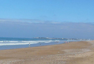 Panoramic view of the peaceful sandy beach at Flower Camping Au Bois Des Biches, Pays de la Loire, France.