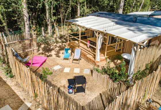 Aerial view of Stacaravan Garden chalet featuring a wooden terrace, sun loungers, hammock, and fenced garden area.