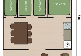 Plantegning af Safaritent Harmony, der viser fire senge, et spisebord, et køkken og en opholdszone.