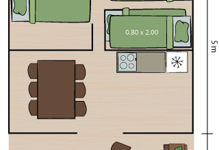 Grondplan van Safaritent Relax met bedden, eettafel, keuken en salonruimte in een safaritent van 25 m².