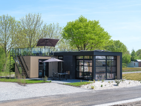Villa moderne L-Meerzicht avec terrasse sur le toit au MarinaPark Beach Resort Soal aux Pays-Bas.