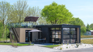 Villa moderne L-Meerzicht avec terrasse sur le toit au MarinaPark Beach Resort Soal aux Pays-Bas.