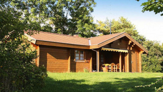 Chalet de madera en Holiday Park Lauterdörfle, Tipo A Lauter, para 4 personas, 45 m², rodeado de naturaleza.