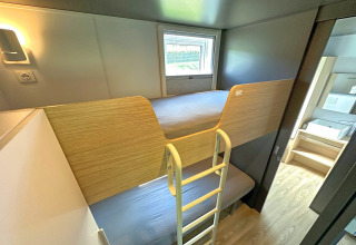 Modern bunk beds in a cozy room with wood decor at SEEBLICK Tiny Chalet, Eixendorfer See, Germany.