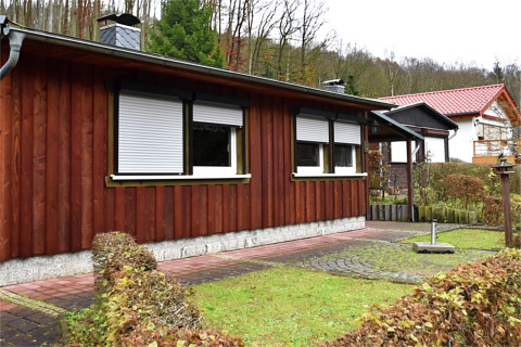 Træhytte med lukkede skodder og parkeringsplads, Holiday home «with Parking» i Tyskland