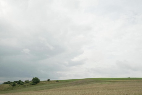 Ruhige Landschaftsansicht nahe Holiday home «with Parking» in Deutschland mit bewölktem Himmel.
