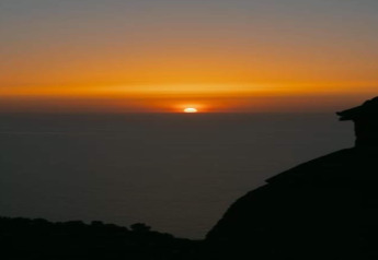 Stunning sunset view from Camping del Mar BUNGALOW MEDITERRANI in Spain, overlooking the ocean horizon.