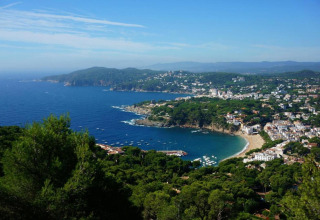 Vue panoramique sur la côte de Begur, Espagne, prise depuis une tente safari au Resort «Begur 4».
