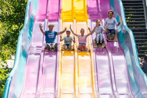 Family enjoying a colorful slide at the safari tent Tongasoa-Lodges 4 Personen in Germany.
