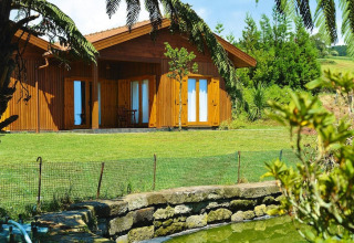 Vakantiehuis Quinta dos Curubás Bungalow T1 in Vila Franca do Campo, Portugal, met tuin en vijver.