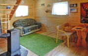Gemütliches Wohnzimmer im Ferienresort in Wiselka, Deutschland, für 5 Personen mit Holzinterieur.