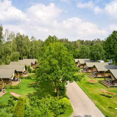 Tenten van bovenaf - villatent - de witte vennen - Oostrum, Limburg, Nederland.jpg