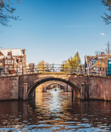 Puente sobre el canal, Amsterdam, Holanda Septentrional, Países Bajos