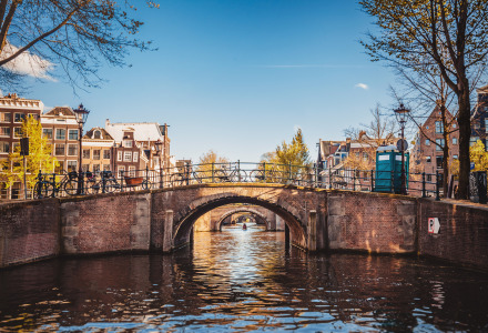 Puente sobre el canal, Amsterdam, Holanda Septentrional, Países Bajos