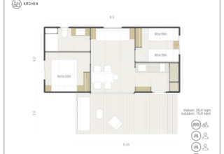 Plattegrond van een familie-mobilhome, toont kamers, voorzieningen en afmetingen voor 4 personen, huisdiervriendelijk.