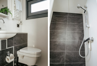Modernes Bad und Dusche mit dunklen Bodenfliesen im Hausboot Havenlodge in der Marina Uitgeest, Niederlande.