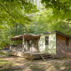 Gezellige Mobile home Vancouver-hut verscholen tussen het groene bladerdek, in een rustige bosrijke omgeving.