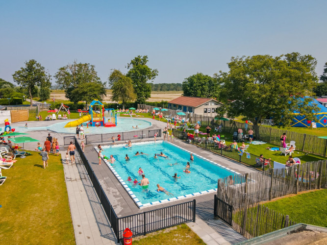 Freibad und Planschbecken - Camping Zonneweelde - Nieuwvliet, Zeeland, Niederlande.