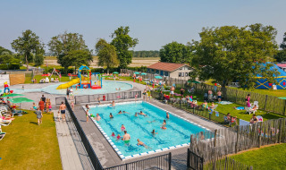 Piscina al aire libre y piscina infantil - Camping Zonneweelde - Nieuwvliet, Zelanda, Países Bajos.