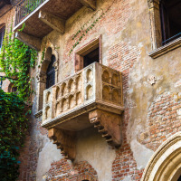 Balcón de Romeo y Julieta vertical, Italia