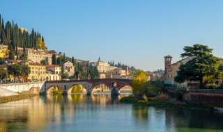 Puente en Verona, Italia