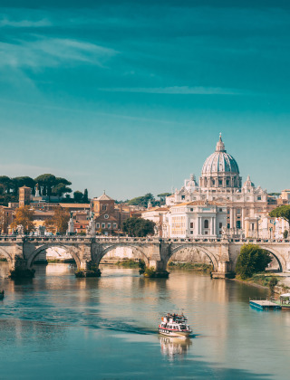 Ciudad del Vaticano desde el agua, Roma, Italia