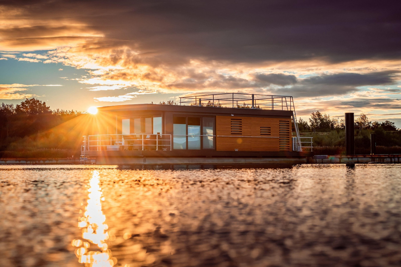 Hausboot am Bärwalder See