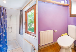 Bagno nella lodge Manonfa in Belgio con doccia, WC, finestra, termosifone e pareti viola.