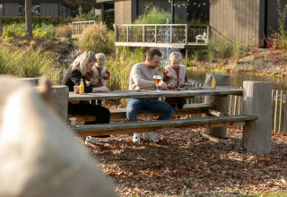 Family at picnic table - Soof Heuvelrug - Rhenen, Utrecht, Netherlands
