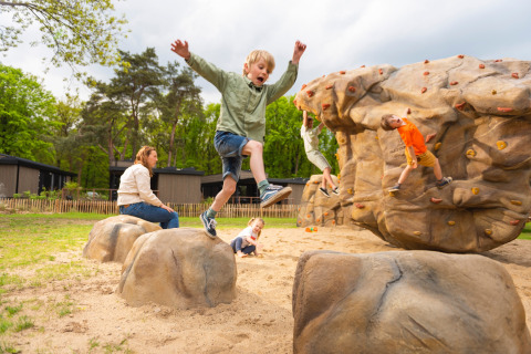 Niños en parque infantil - Soof Heuvelrug - Rhenen, Utrecht, Países Bajos