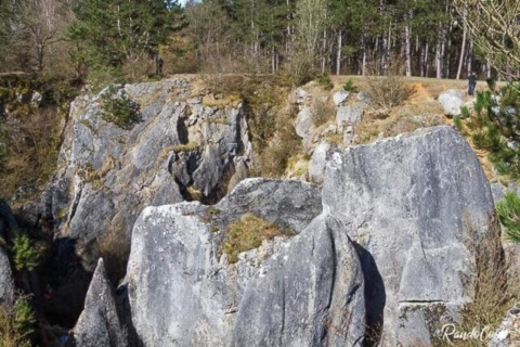 Rocky cliffs and forest surroundings at Holiday Park Ardinam 1, a mobile home site in Belgium.