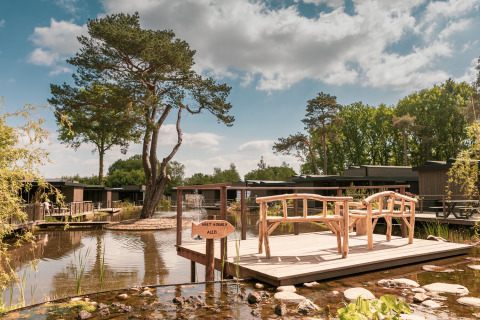 Terraza con vistas al estanque y al alojamiento - Soof Heuvelrug - Rhenen, Utrecht, Países Bajos