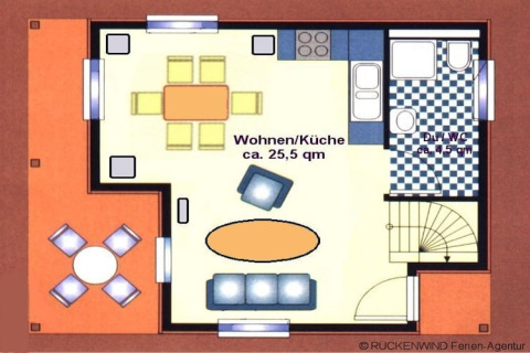 Plantegning af en husbåd med stue, køkken, badeværelse og spiseplads, tydeligt markeret i farver.