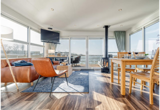 Bright, modern houseboat interior in Ribnitz-Damgarten with large windows offering a stunning water view.