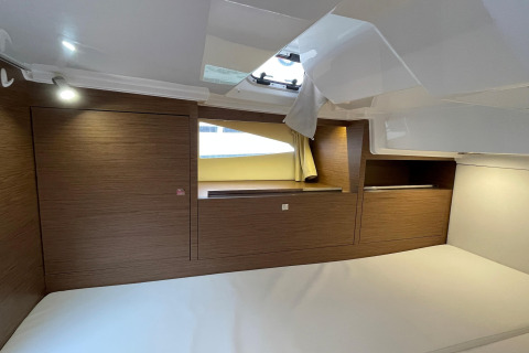 Modern cabin interior on Yacht Aquamarina houseboat featuring wood paneling, bed, and skylight.