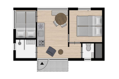 Plantegning af sommerhus ved stranden med to soveværelser, lille stue og et badeværelse.